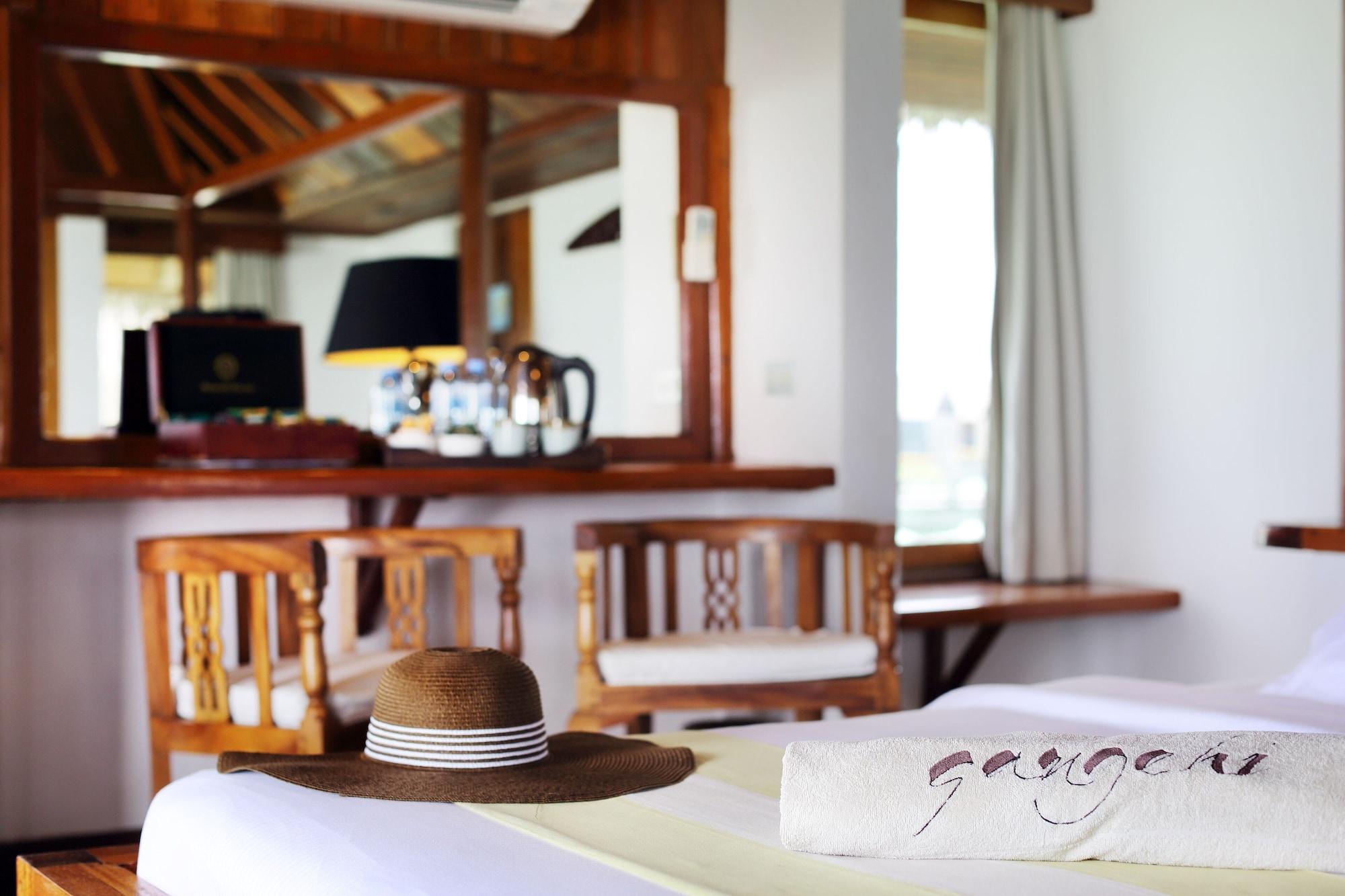 Gangehi Island Resort & Spa Экстерьер фото